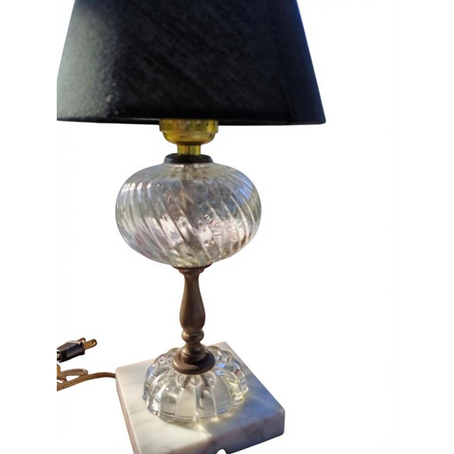 Mid-Century Modern Vintage Marble & Ribbed Glass Table Lamp With Brass Accents – Classic Mid‑Century Style For Sale - Image 3 of 5
