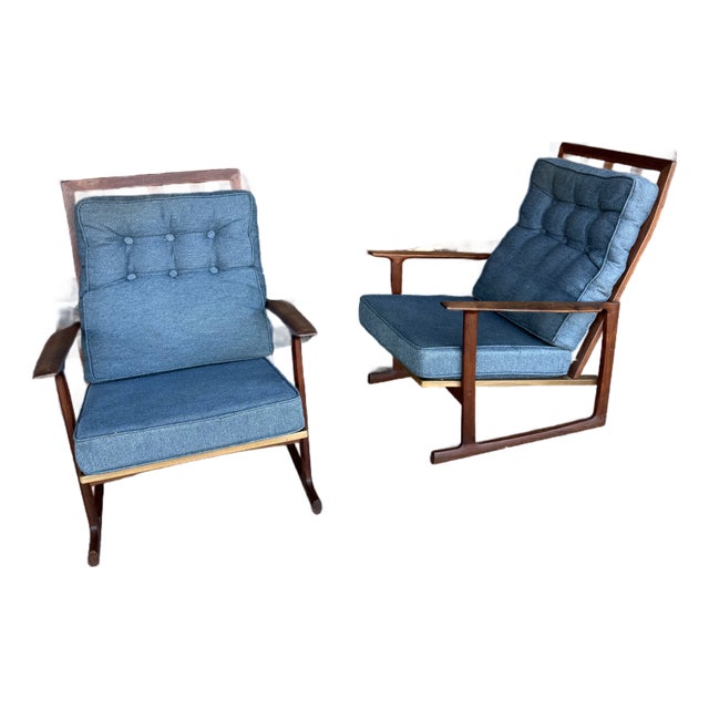 Pair of Mid-Century Danish Modern Lounge Chairs by Selig For Sale