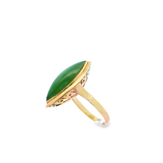 Green 1970s 14k Yellow Gold Green Jade Cabochon Statement Ring, Size 8 For Sale - Image 8 of 13