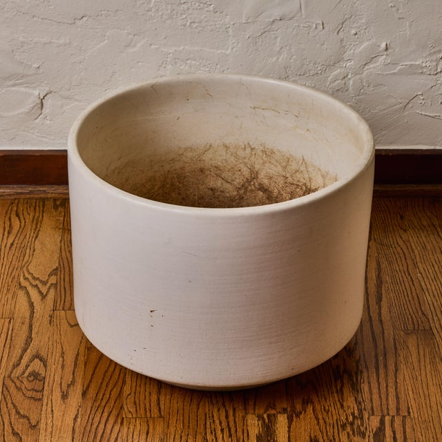 1960s Architectural Pottery White Ceramic Planter Attributed to Lagardo Tackett For Sale - Image 9 of 10