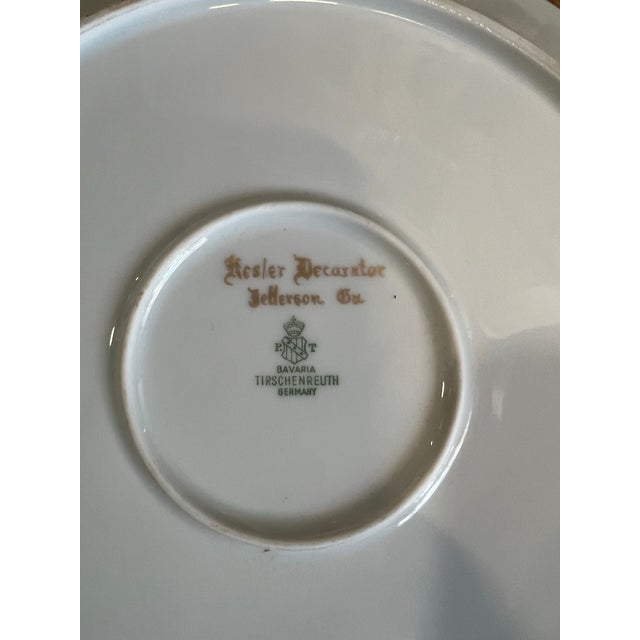 Hollywood Regency 1970s Pair of White and Gold Ceramic Monogrammed Plates For Sale - Image 3 of 8