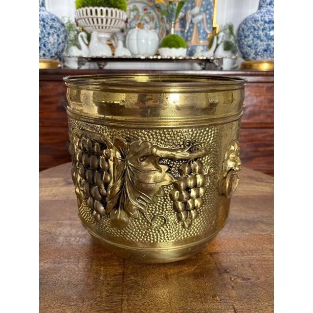 Early to Mid Twentieth Century English Hammered Brass 10 Inch Planter With Grape and Leaf Design, Made in England For Sale - Image 6 of 8