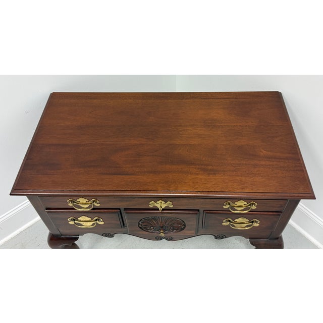 Late 20th Century Henkel Harris Solid Mahogany Philadelphia Queen Anne Lowboy Chest For Sale In Charlotte - Image 6 of 17