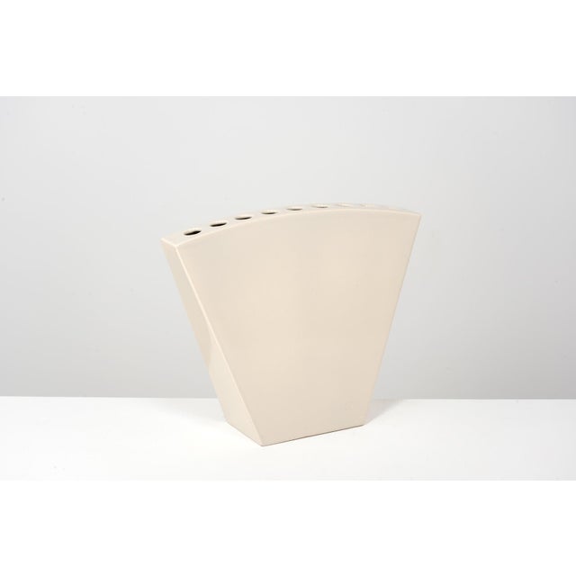 Ivory Postmodern Vase from Cacharel, 1980 For Sale - Image 8 of 8