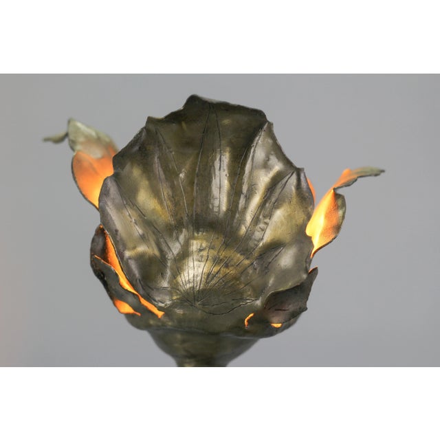 Gray Mid-Century Modern Flower Table Lamp in Metal For Sale - Image 8 of 18