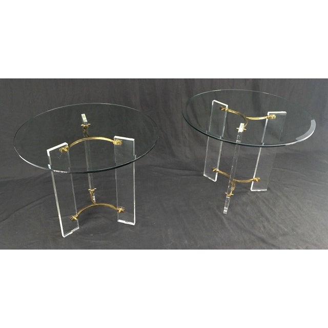 1970s Pair of Glass Top Lucite & Brass Bases End Side Occasional Tables Stands MINT! For Sale - Image 5 of 9