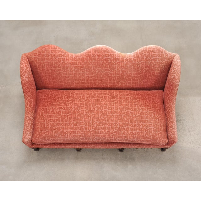 English William and Mary Baroque Style Camel Hump Back Settee For Sale - Image 4 of 18