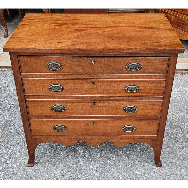 Federal Mahogany Locking Chest of Drawers, Circa Early 1800s For Sale - Image 9 of 12