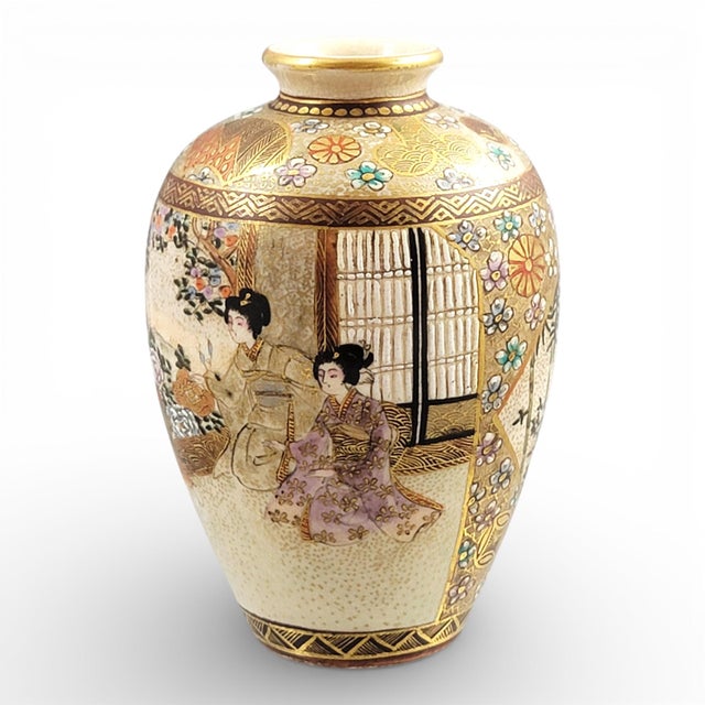 Antique Japanese Satsuma Earthenware Vase from Shuzan, Late 19th Century For Sale - Image 5 of 10