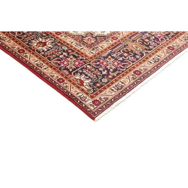 Middle Eastern Hand-Knotted Rug in Wool For Sale - Image 5 of 11