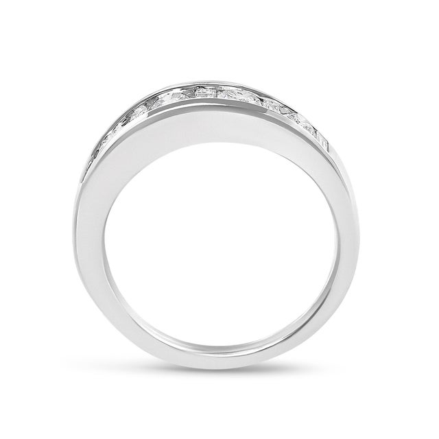 14K White Gold Alternating 1.0 Cttw Round and Baguette Diamond Channel Band Ring, Size 7 For Sale In New York - Image 6 of 6