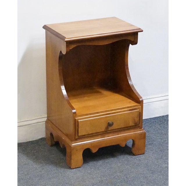 High End Vintage Solid Hard Rock Maple Colonial Early American 17" Open Cabinet Nightstand 1711 For Sale - Image 4 of 15