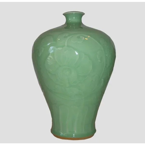 This gorgeous celadon vase is handcrafted and embellished with Hongmei flower. Hongmei flowers, a symbal of beauty and...