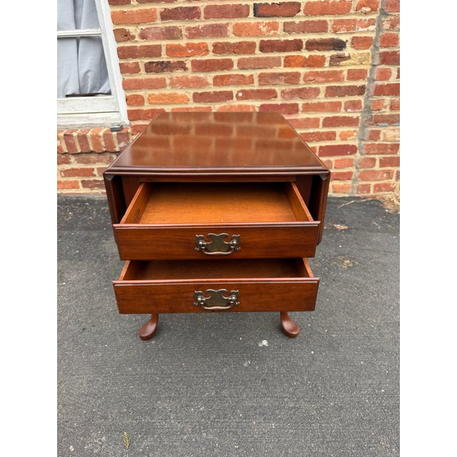 Mid 20th Century Pair of Queen Anne Style Drop Leaf Side Tables by Pennsylvanie House For Sale In Washington DC - Image 6 of 12