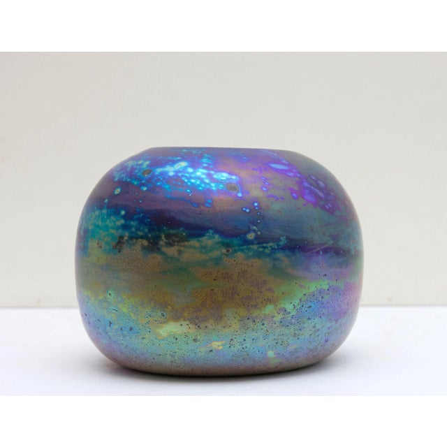 Iridescent Modernist Art Glass Vase by Robert Eikholt For Sale - Image 4 of 7