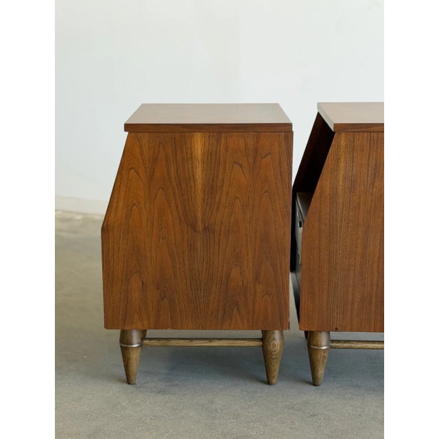 Vintage Broyhill Nightstands Pair For Sale - Image 9 of 15