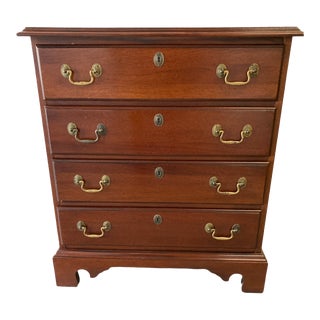 1980s Vintage Hickory White Federal Style Mahogany 4 Drawer Nightstand For Sale