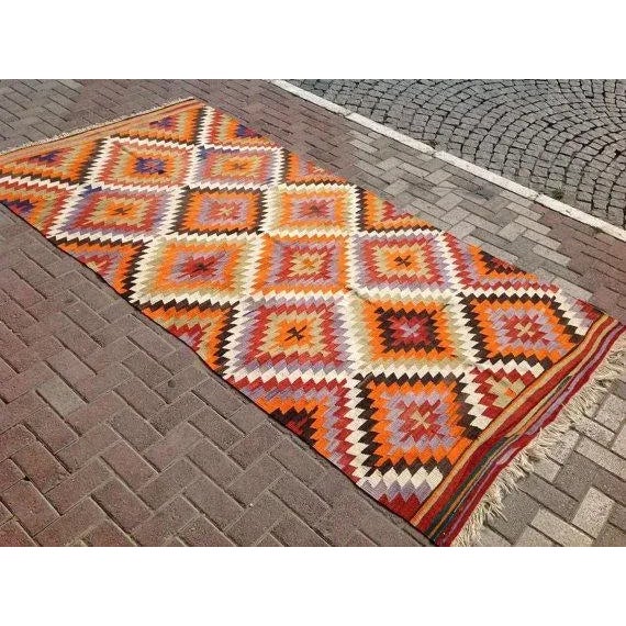 Boho Chic Vintage Turkish Kilim Rug - 4′10″ × 7′ X For Sale - Image 3 of 6