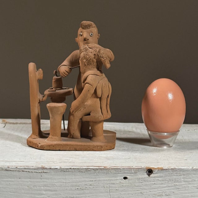 1960s Vintage Brazilian Folk Art Sculpture of Dentist and Patient by Joāo Vitalino, Signed For Sale - Image 5 of 9