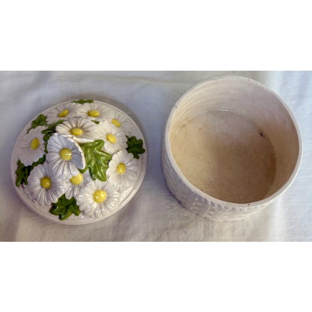 1970s Trompe-l'Oeil White Woven Ceramic Basket of Daisies With Lid For Sale - Image 9 of 12