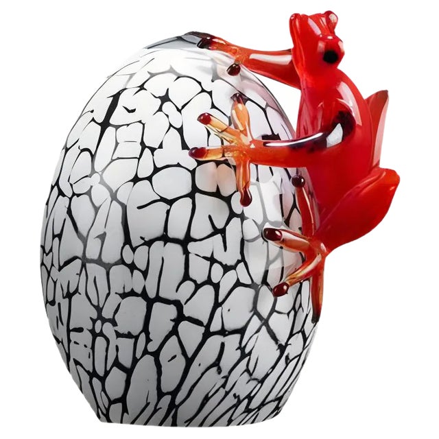 Small Egg with Frog Sculpture from VGnewtrend For Sale