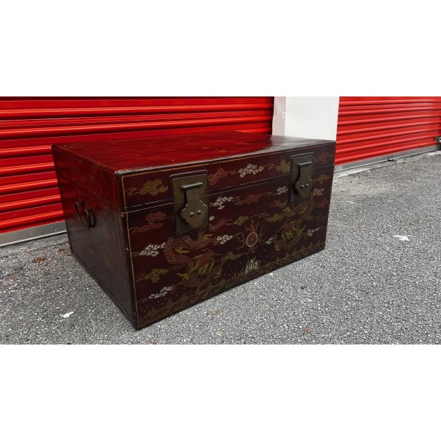 Late 19th Century Chinese Hand-Painted Vellum Leather Trunk For Sale - Image 4 of 12