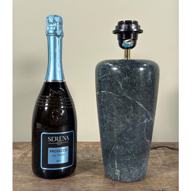 This Italian mid century table lamp features a cylindrical body carved from polished green marble with natural veining in...