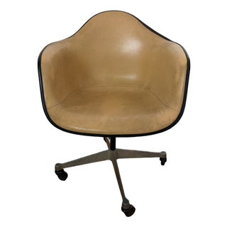 Eames for Herman Miller Mid-Century Mustard Padded Fiberglass Swivel Office Chair For Sale