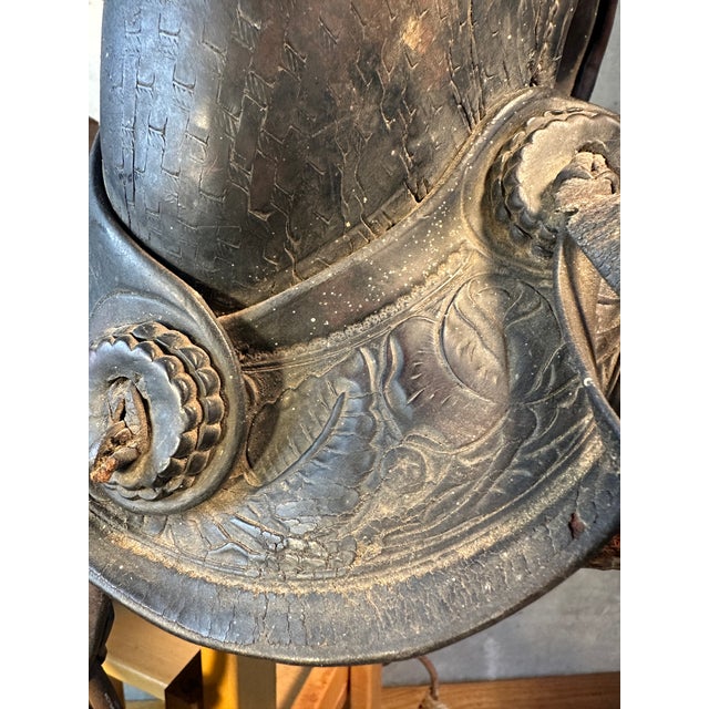 Traditional Vintage Western Horse Saddle Leather Tooled Floral Design 14" Seat "Blain" Marked For Sale - Image 3 of 13
