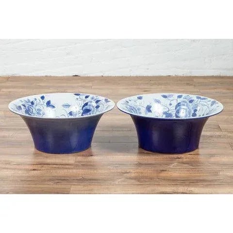 Late 20th Century Blue and White Porcelain Wash Basin with Cobalt Blue Patina and Floral Motifs For Sale - Image 9 of 12