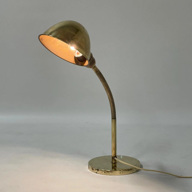 Model No. 15 Bronzed Copper Desk Lamp by H. Busquet for Hala, 1930s For Sale - Image 4 of 12
