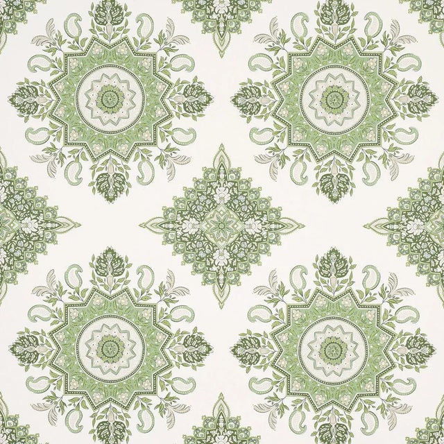 Sample - Schumacher x Mark D. Sikes Montecito Medallion Wallpaper in Leaf Green For Sale