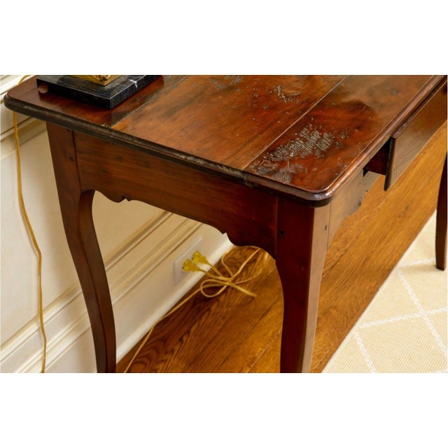 French French Louis XV 19th Century Walnut Side Table With Scalloped Apron For Sale - Image 3 of 10