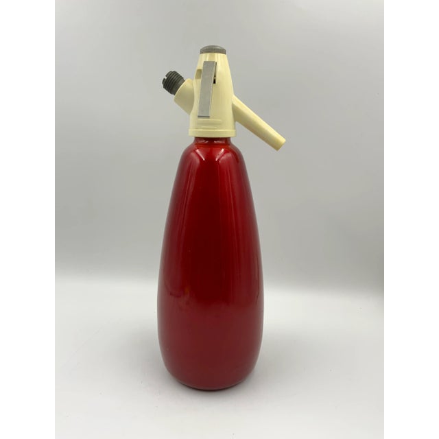 1960s Mid-Century Boc Co. Candy Apple Red Enameled Seltzer Bottle For Sale - Image 5 of 5