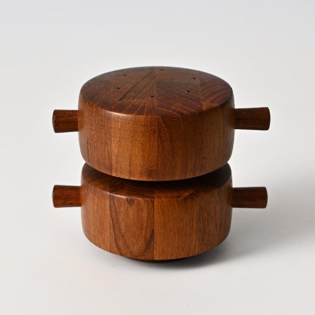 Brown Danish Teak Pepper Mill and Salt Shaker by Jens Harald Quistgaard for Dansk Designs, 1960s For Sale - Image 8 of 10