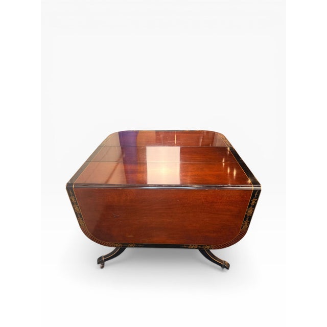 1960s 1960s Federal Style Mahogany Drop-Leaf Dining Table With Banded Inlay & Two Leaves – In the Style of Union National For Sale - Image 5 of 9