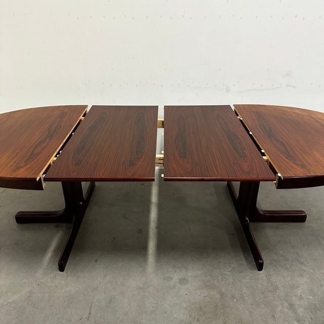 Round Extandable Dining Table in Mahogany For Sale - Image 4 of 10