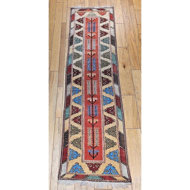 This vibrant mid-20th century Turkish Oushak runner presents a striking blend of Anatolian tradition and modernist...