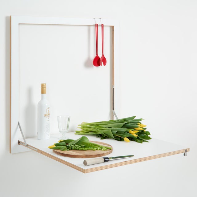 More table without using space is hardly imaginable. Maximal minimalism for a breakfast for three, or a dinner directly in...