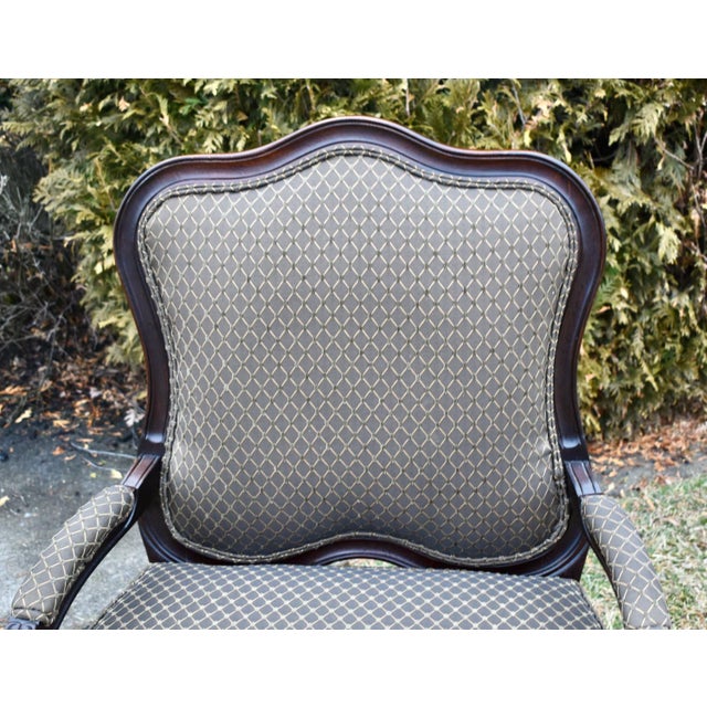 1980s Fairfield Co Wood Armchair Vintage Traditional French Louis XV Parlor Accent For Sale - Image 5 of 12