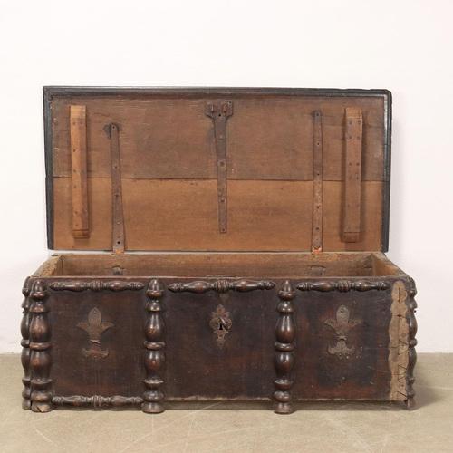 Vintage Chest in Walnut For Sale - Image 4 of 10