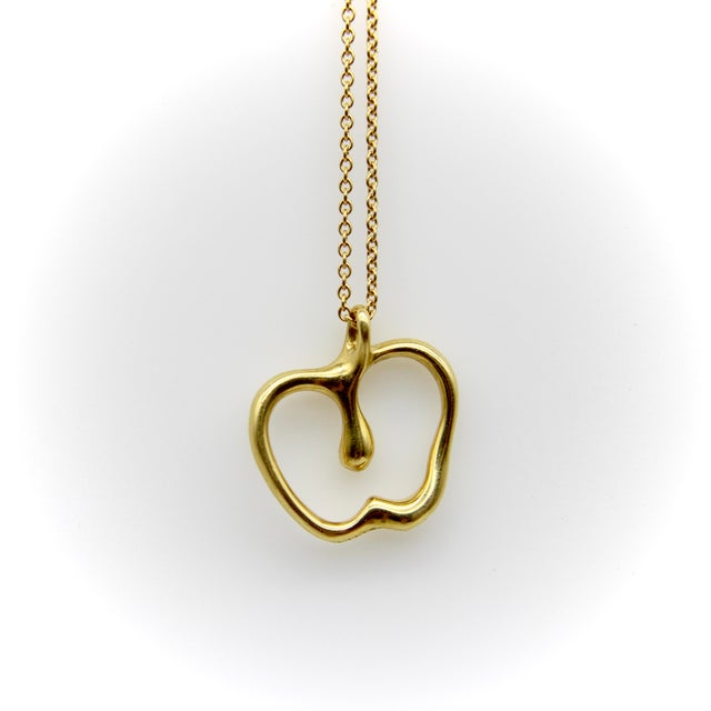 Modern Vintage 18k Gold Elsa Peretti Small Apple Necklace for Tiffany & Co. For Sale - Image 3 of 9