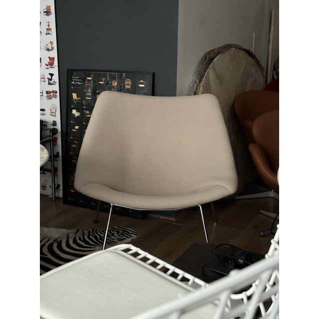 Large Oyster armchair by Pierre Paulin, Artifort edition, from the 1970s. Newly reupholstered by a specialist workshop....