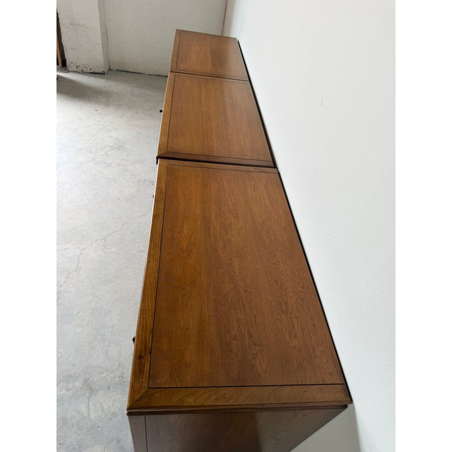 Long Mid Century Modern Thomasville Tamerlane Walnut Bar Credenza Sideboard Cabinet For Sale In Miami - Image 6 of 18