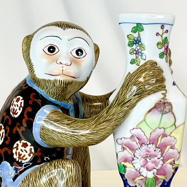 1960s Vintage Chinoiserie Hollywood Regency Majolica Monkey Tobacco Leaf Vases, Large Scale - A Mirrored Pair For Sale - Image 9 of 12