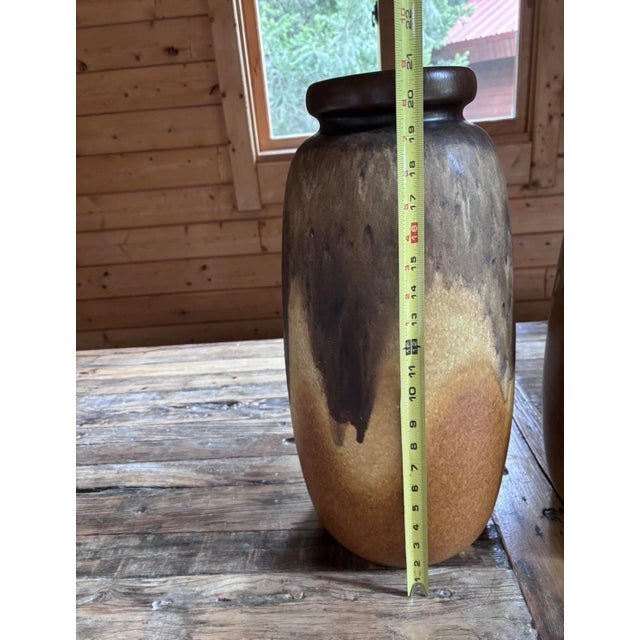Mid-Century Modern Pair of Fat Lava Pottety Floor Vases by Scheurich Keramik West 284-53 For Sale - Image 3 of 10