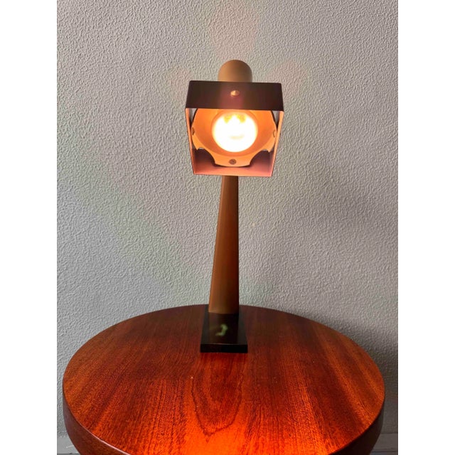 Mid-Century Modern Gold and Black Metal Geisha Table Lamp by Fase, 1967 For Sale - Image 6 of 18