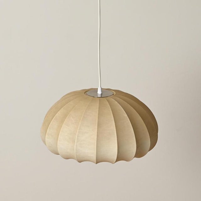 Mid-Century Modern Beige Flat Dome Cocoon Pendant Light by Achille Castiglioni for Hille, Italy, 1960s For Sale - Image 4 of 10