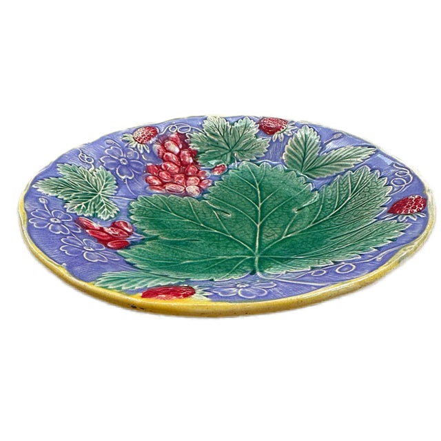 Late 19th Century 19th Century English Wedgwood Lavender Grape Leaf and Strawberry Majolica Plate For Sale - Image 5 of 5