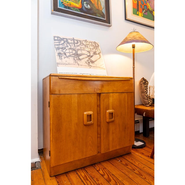 This authentic mid-century modern server showcases Heywood-Wakefield's iconic craftsmanship and smooth, organic wood...